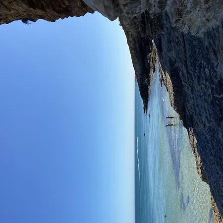 דירה Retreat Steps From The Ocean #1953